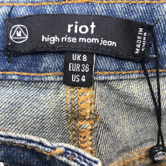 High Rise Mom Jeans - Picture 4 of 5